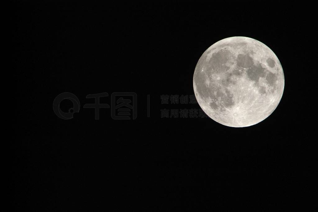 View, of a phase, of the lunar eclipse through a telephoto lens