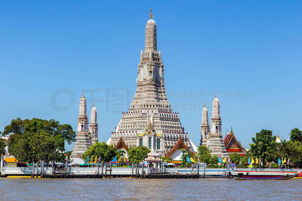 Wat Arun (Temple of dawn)