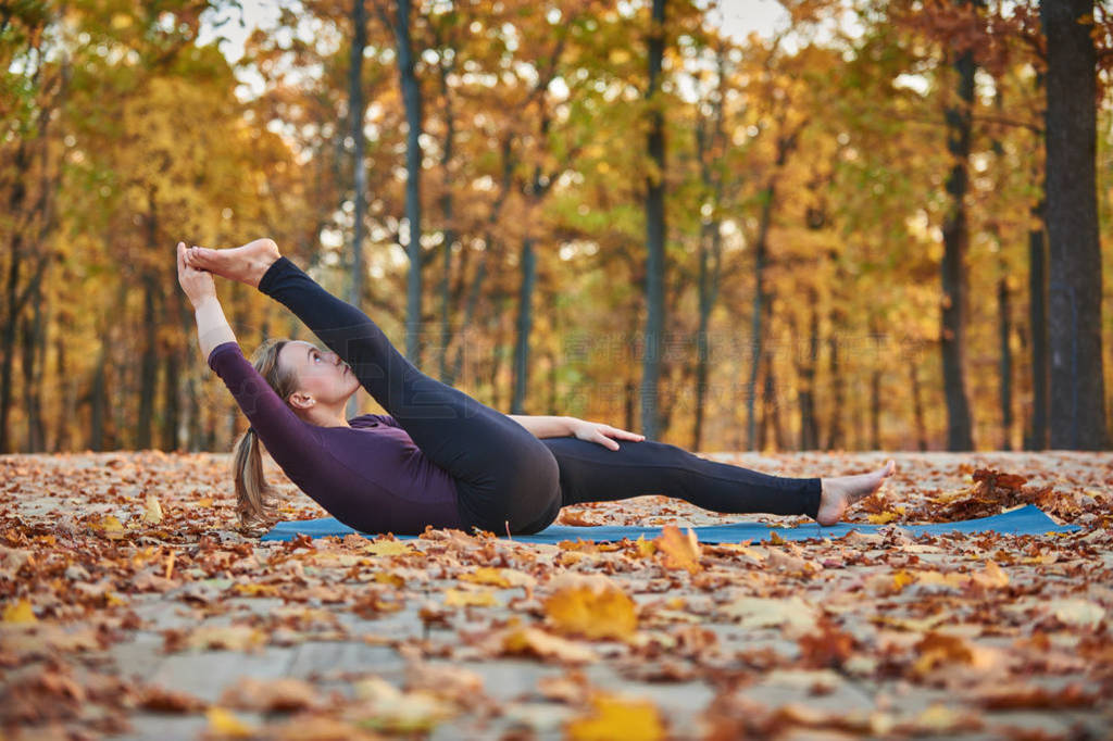 Ůϰ٤ʽ Padangushthasana 1 ľװϵ＾԰