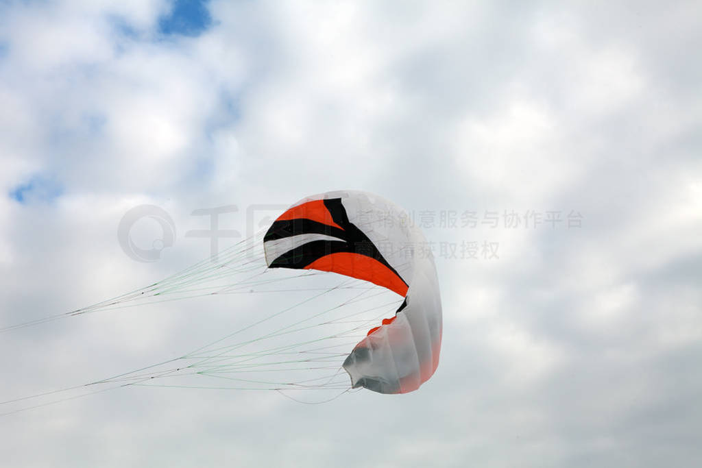 ڶ snowkite