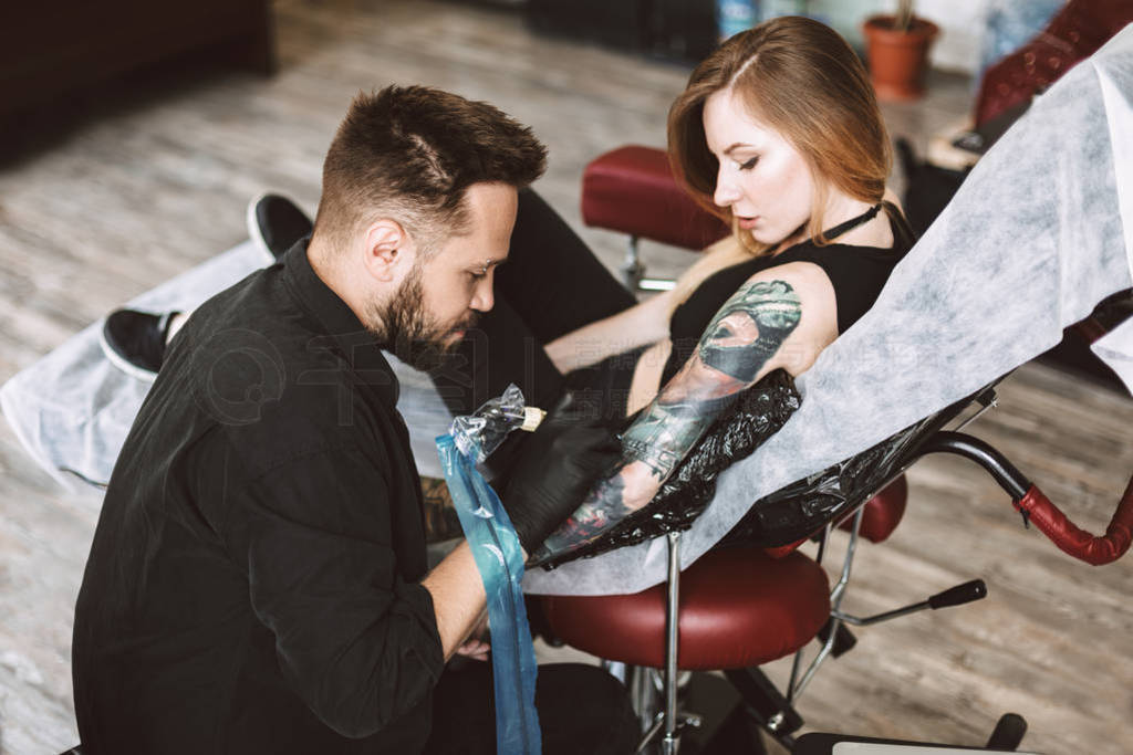 רҵ tattooer Ů˼ؿִݲҵĹ