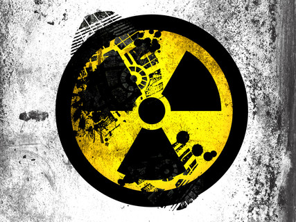 核辐射符号绘在白板上与它脏足迹