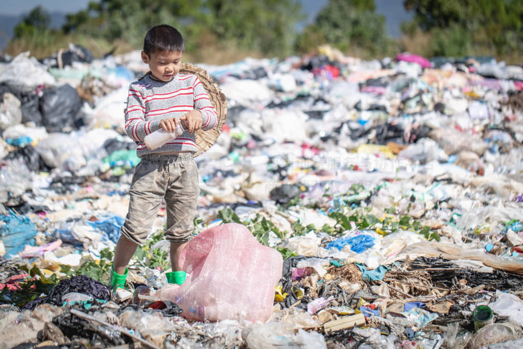 child walk to find junk for sale and recycle them in landfills,