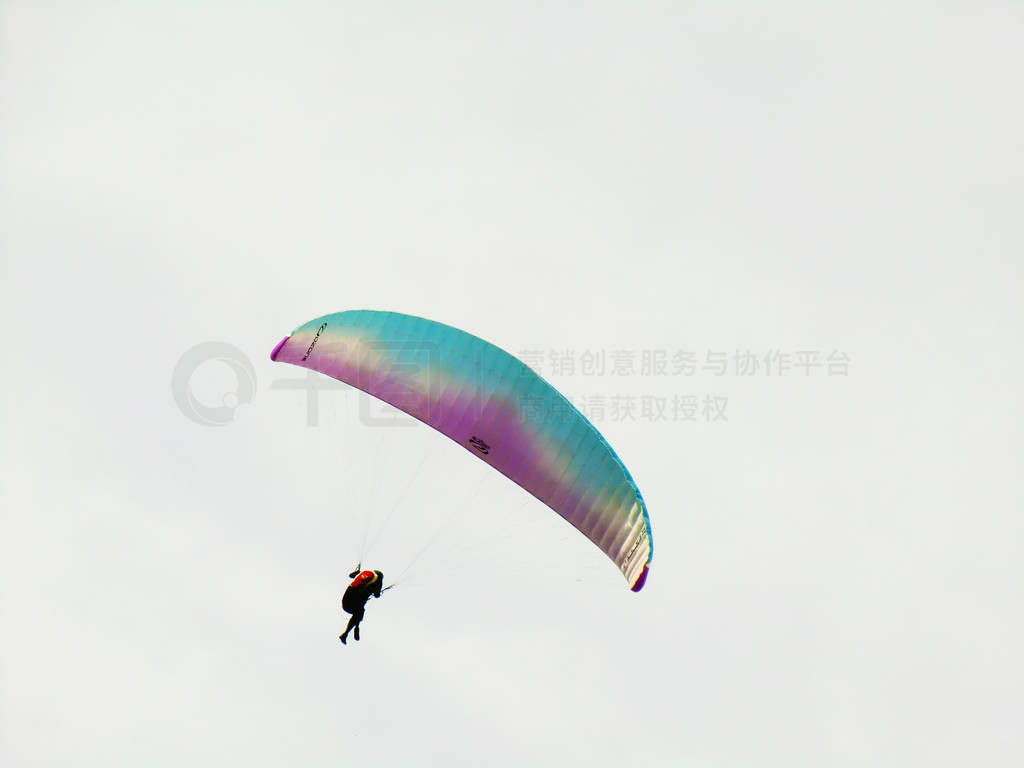 PARAGLIDING