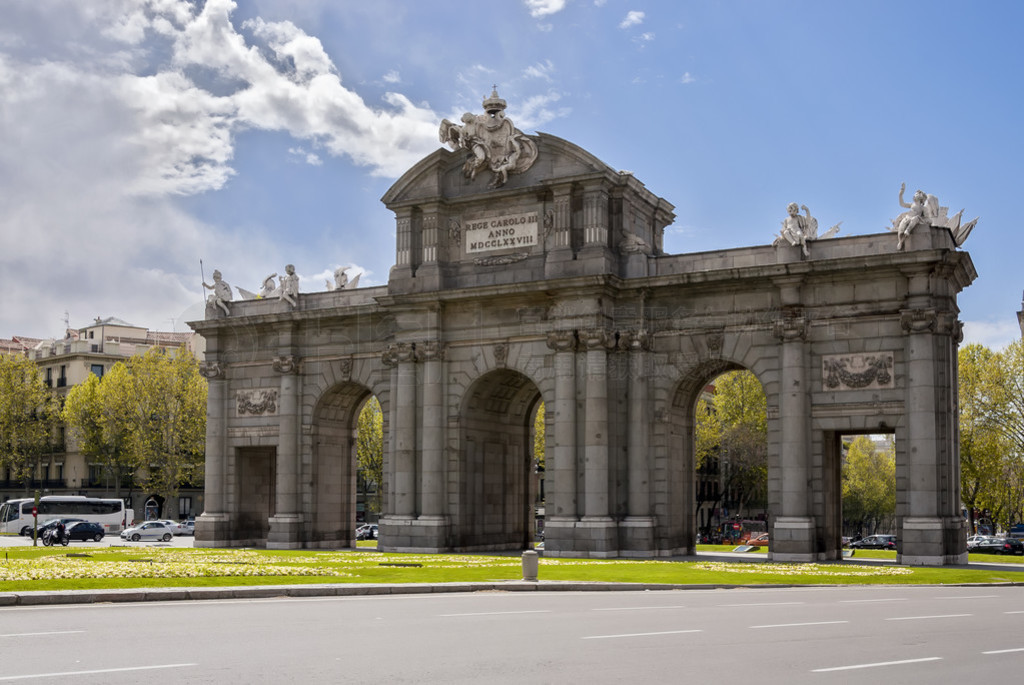 Arch Puerta de alcal or the Puerta de alcal Madrid, Spain