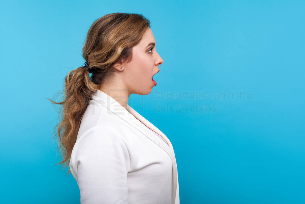 Wow, unbelievable! Side view of amazed woman looking with mouth
