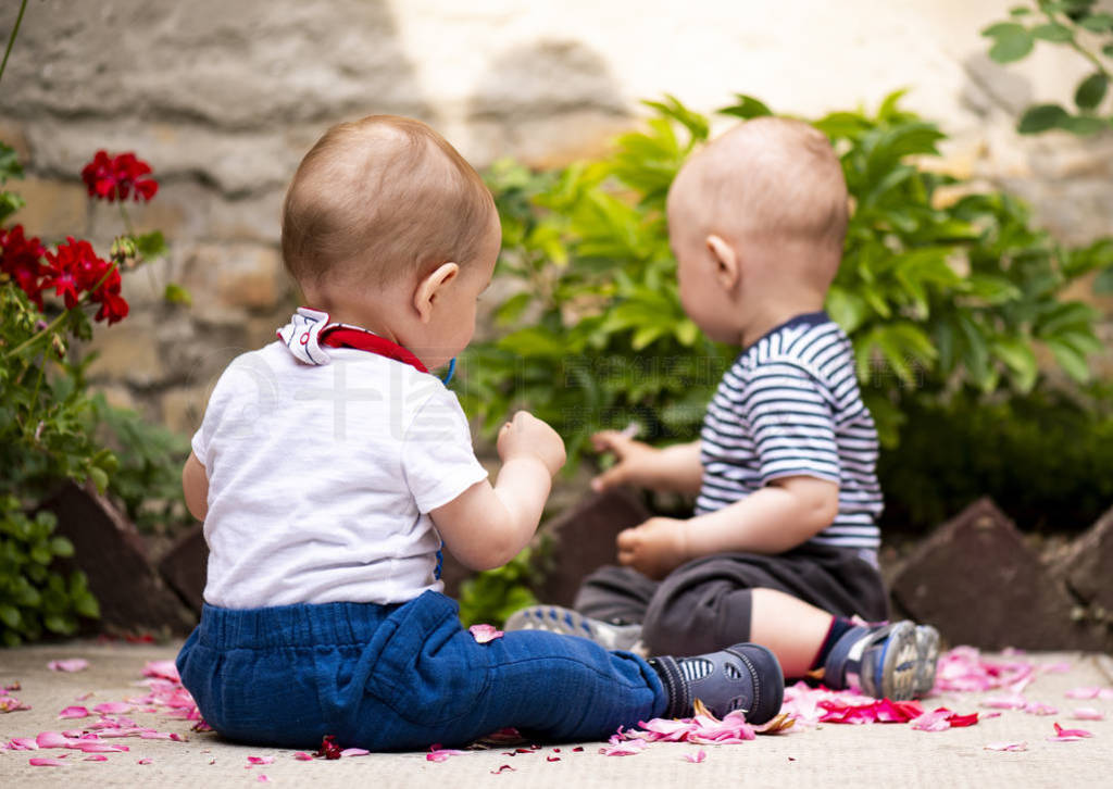 Two baby boys are playing