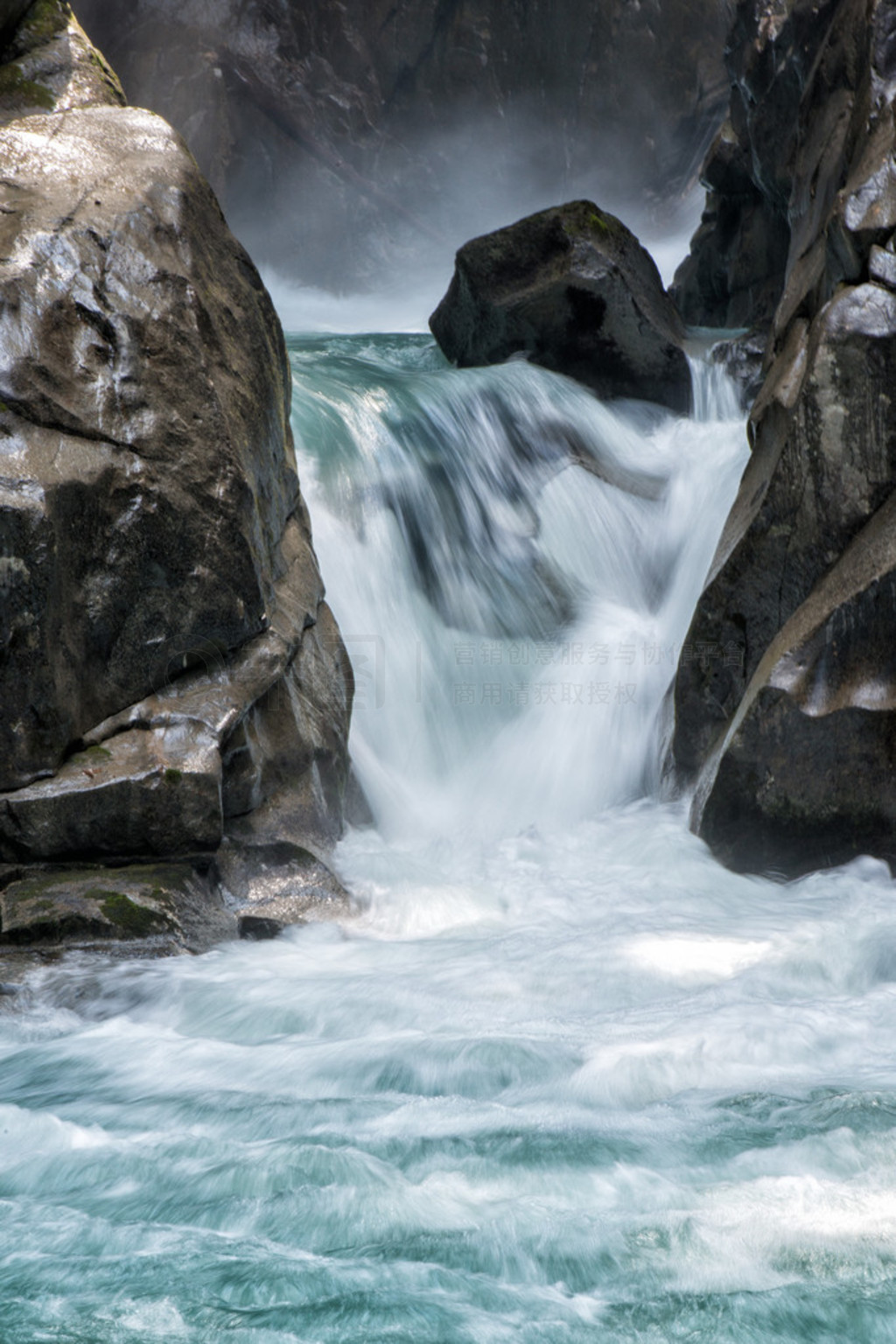 ʱ Val di Genova ˹ɽ׵ɽٲ