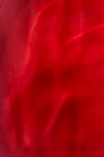 红色抽象艺术背景，丝绸质地和摩蒂波浪线