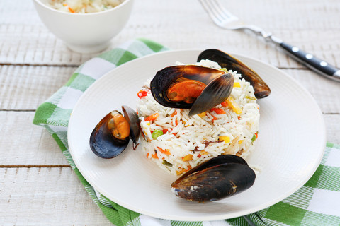 米饭配菜与贻贝