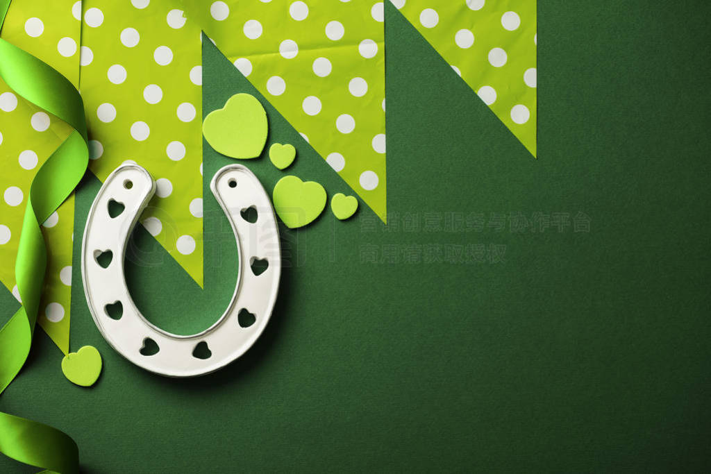 s Day green background with lucky horseshoe