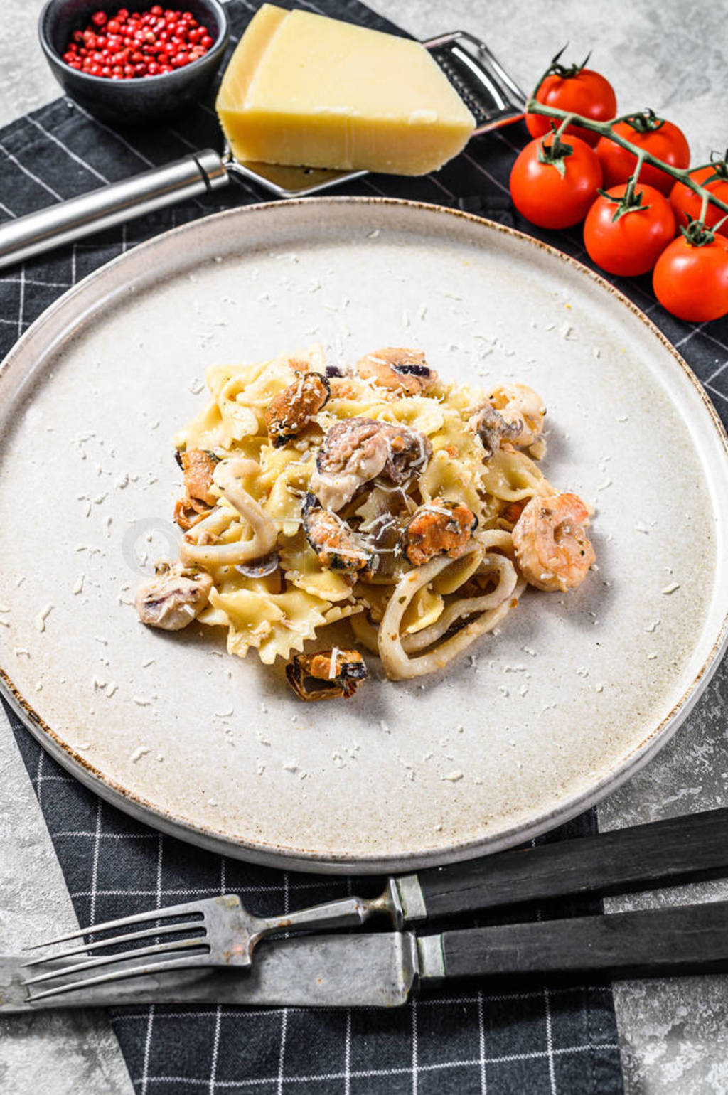 Pasta farfale with octopus, shrimp, squid, scallop and mussels.