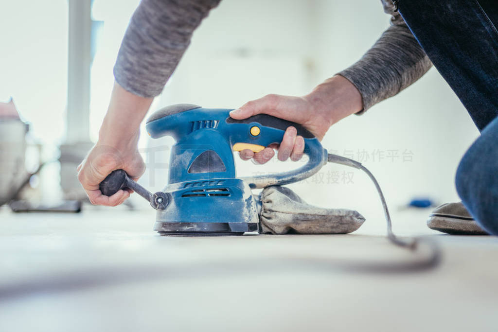 Renovating at home: sander tool for refreshing and grinding the