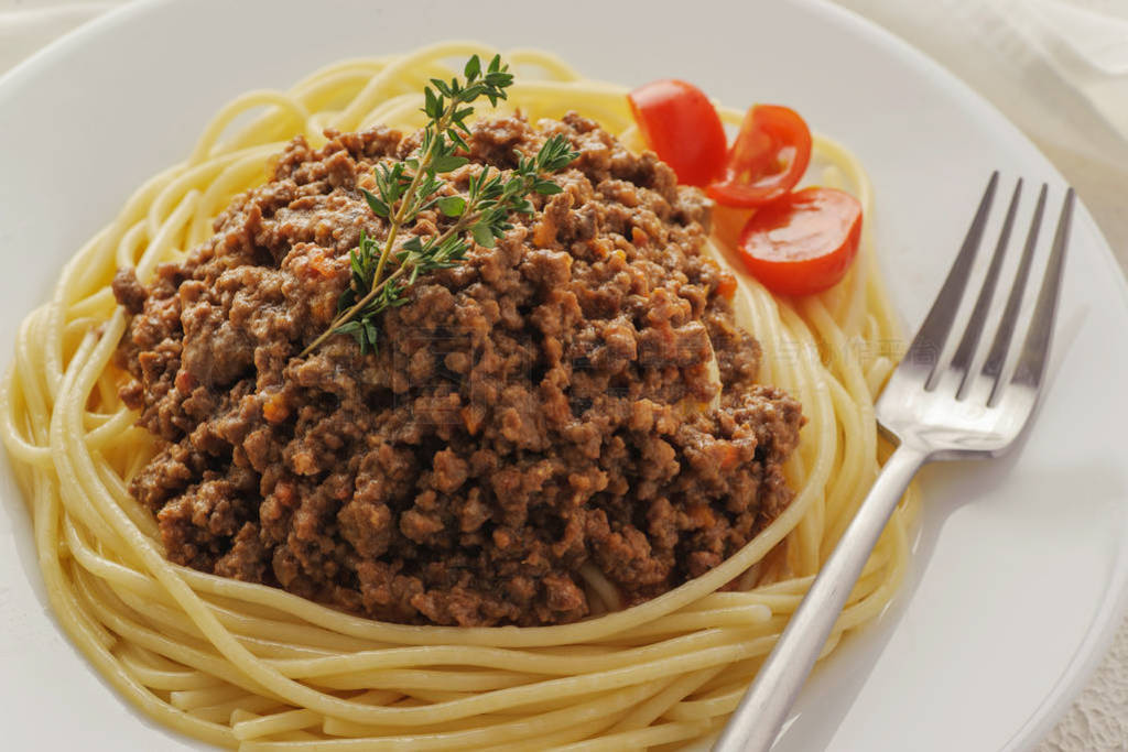 Spaghetti with bolognese meat sauce.