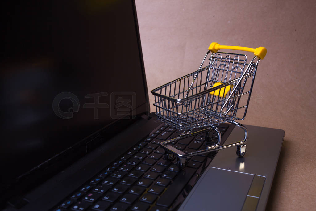 End of online sales. Online shopping, shopping cart on laptop ke