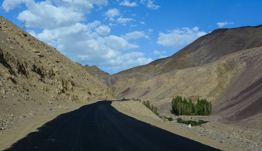 Mountain road of Ladakh, Northern India