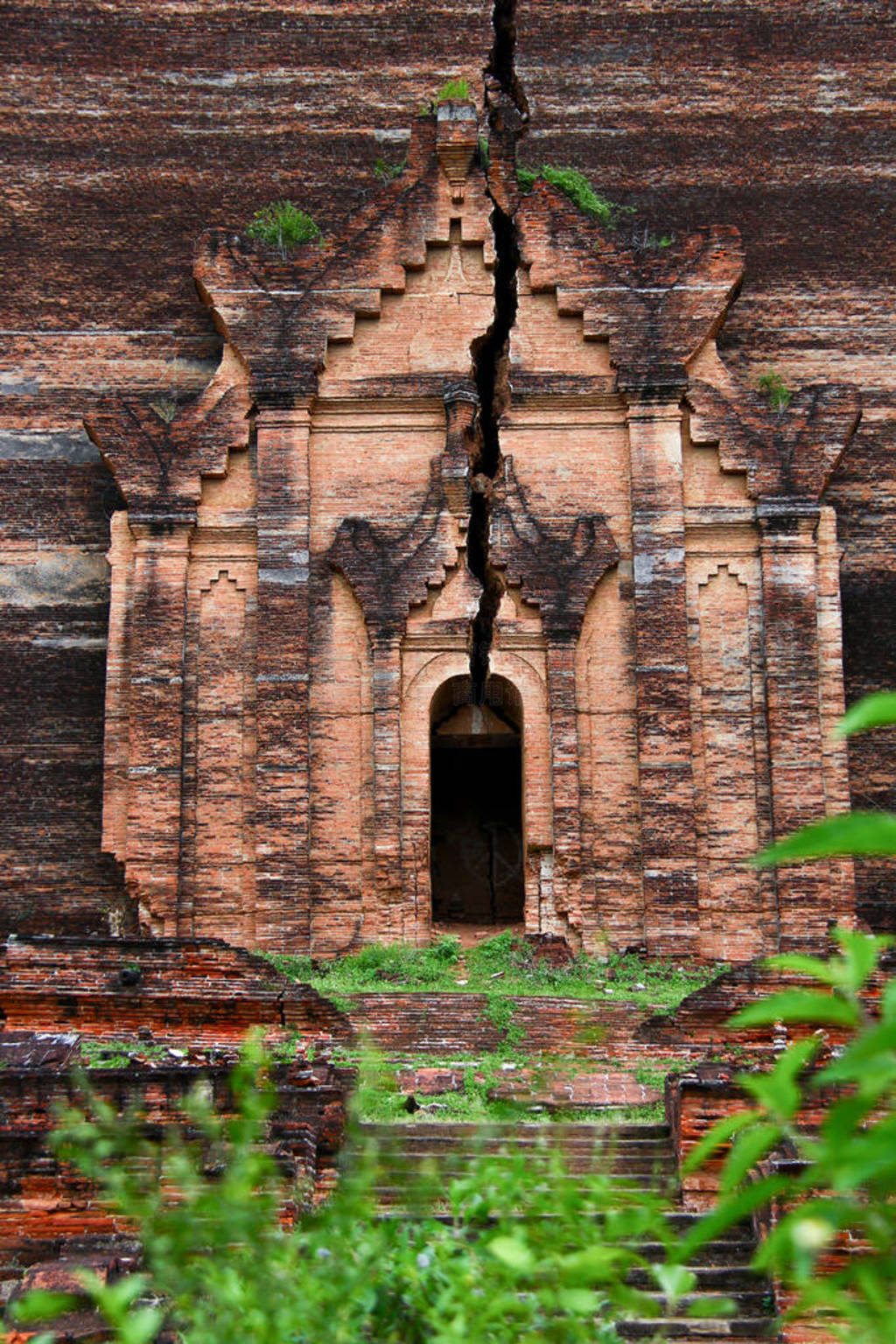 Big entrance with a huge crack of a temple at the