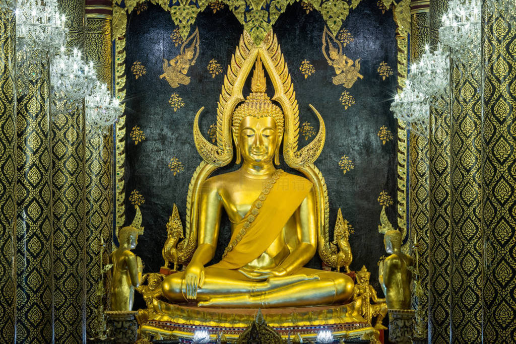 Beautiful Golden Buddha statues at Wat Phra Si Rattana Mahathat