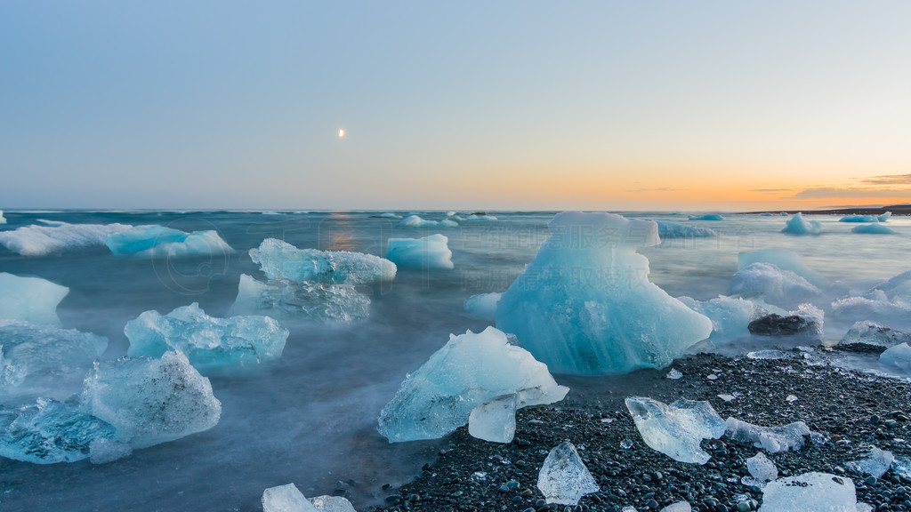 ʱ Jokulsarlonĺɫɳ̲ϵıɽ