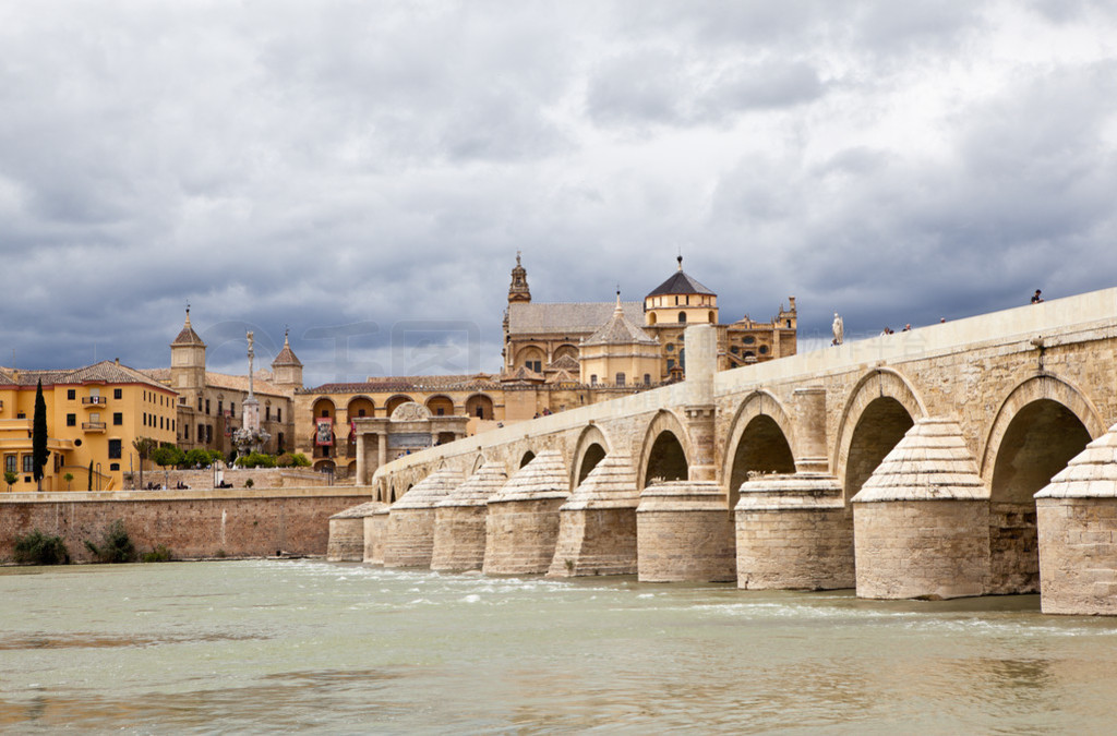 Roman Bridge (Puente romano de Crdoba). Cordova. Spain