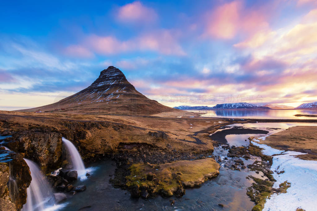  Kirkjufellsfoss Waterfall  Ki ճ