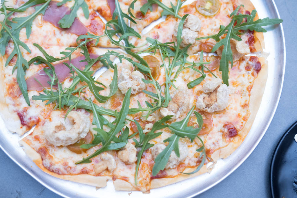 Pizza ham topping with Thai crispy pork rinds