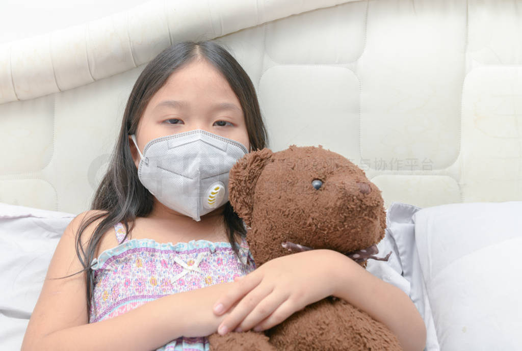 Asian girl wearing a dust mask PM2.5 on bed,