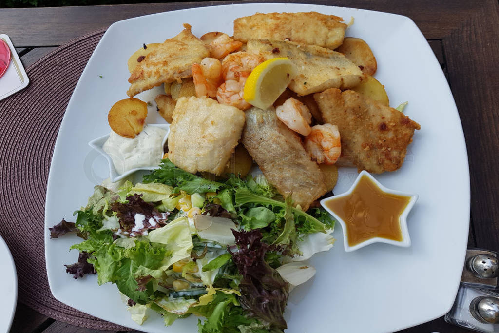 Plate with different fish platter