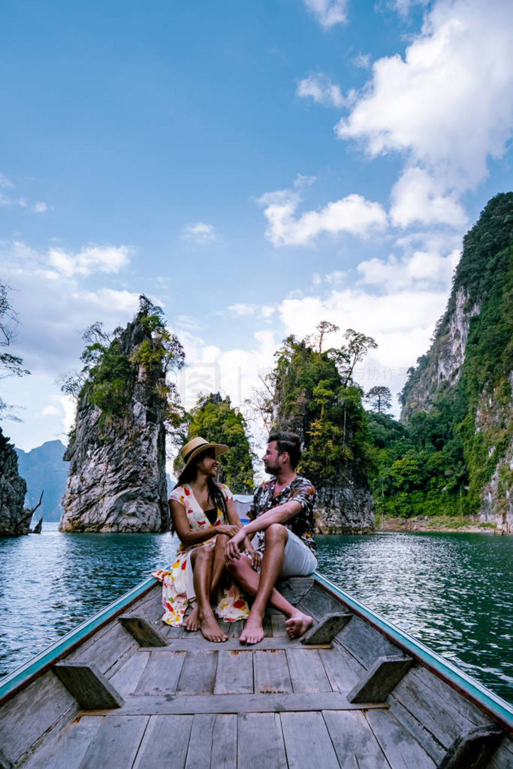 Է򸾳˴̩С魺Chiew lan lakeĺҹ԰Khao Sok National Parkľͺ