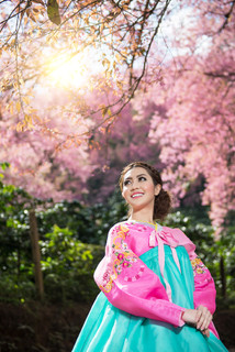 韩博：传统的韩国服饰和美丽的亚洲女孩