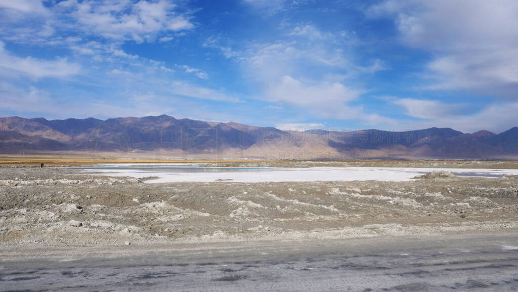 Beautiful nature landscape view of Emerald Salt Lake in Qinghai