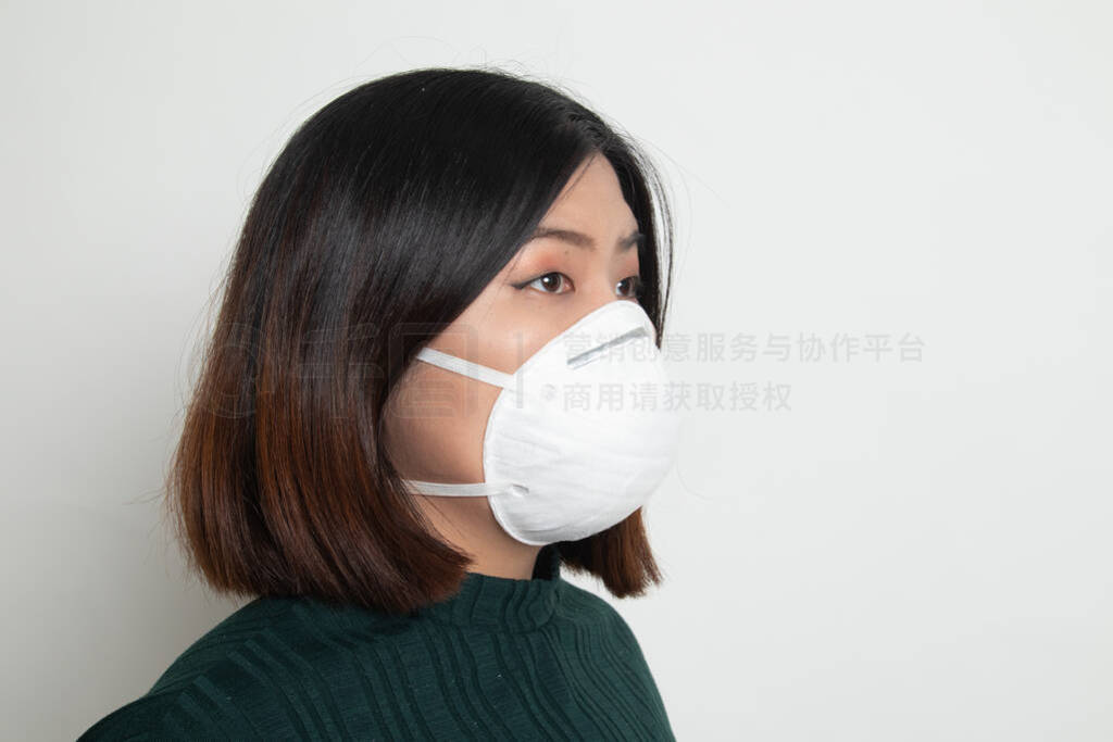 Young Asian woman wearing N95 mask to prevent PM2.5 dust