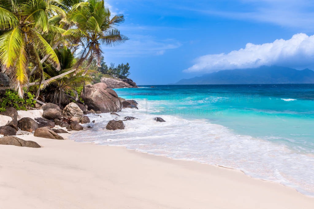 Seychelles, Paradise beach. La Digue at Anse Lazio, Source dA