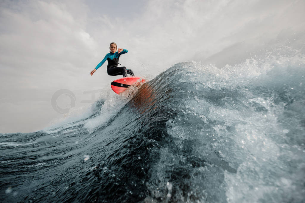 ԾкӾװ wakesurfing ϳɫϵɫ߲