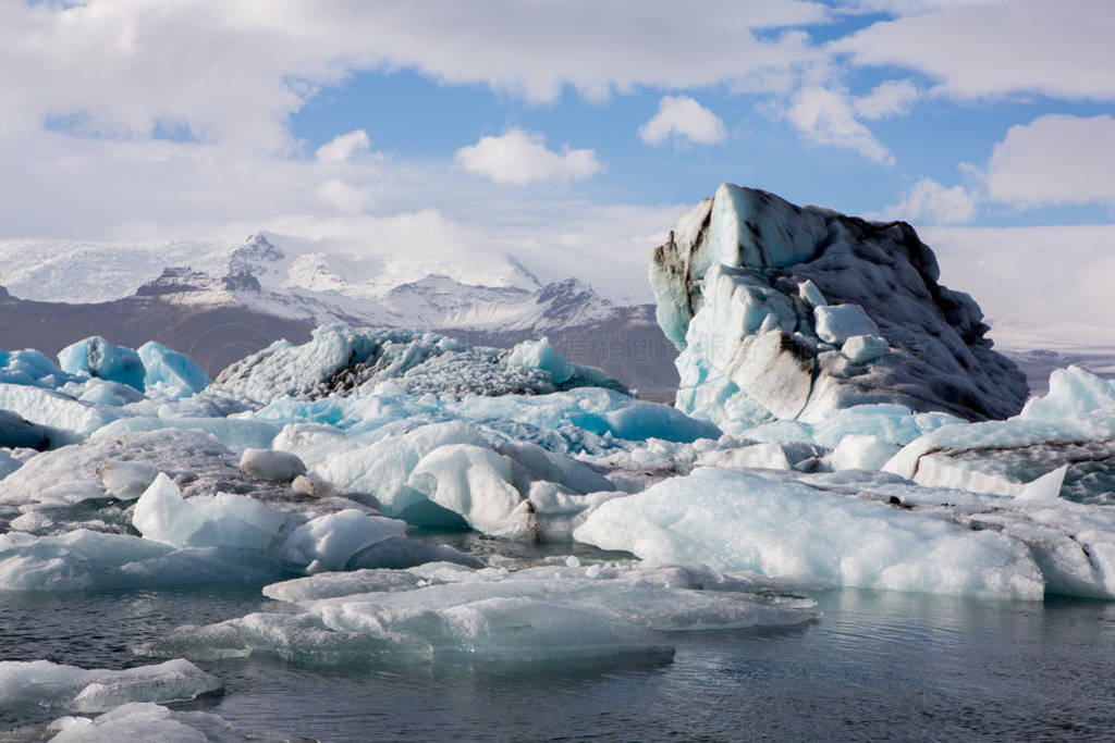 s glaciers at the famous Glacier Lagoon. Beautiful cold landscap