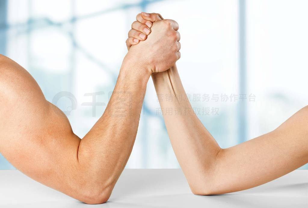 ˺Ů armwrestling