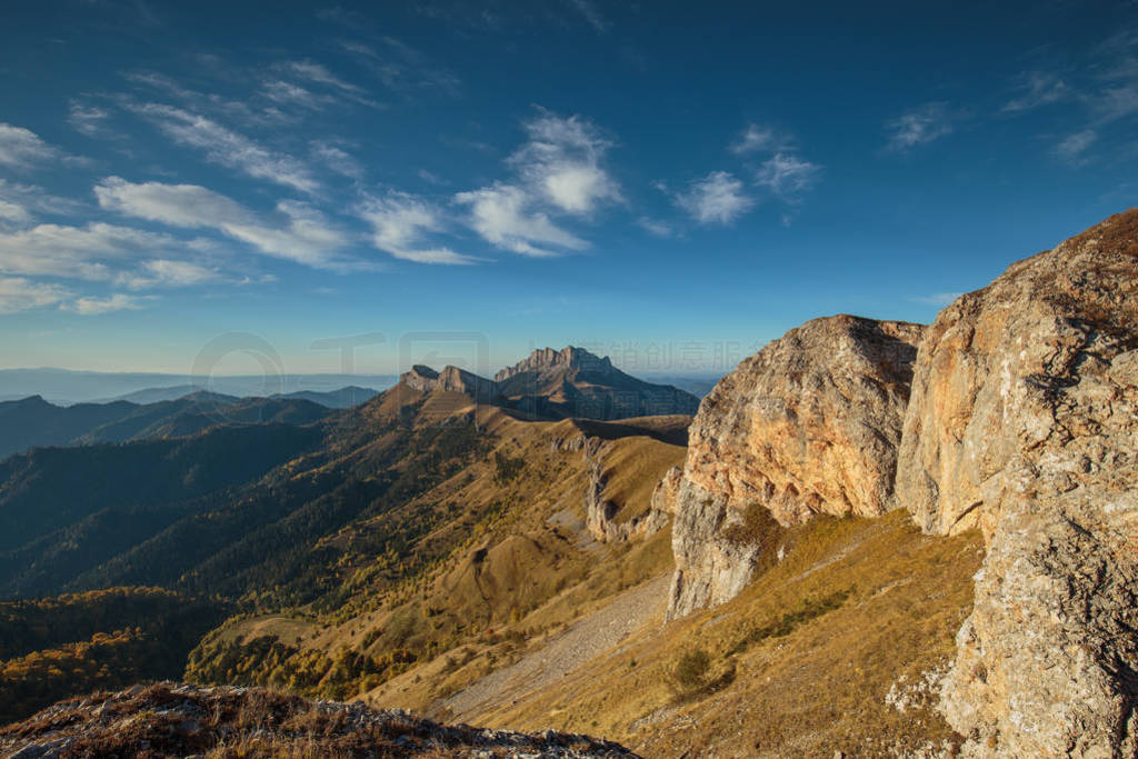 ɫ죬ڸ߼ Adygea еȻ԰ɽɽ