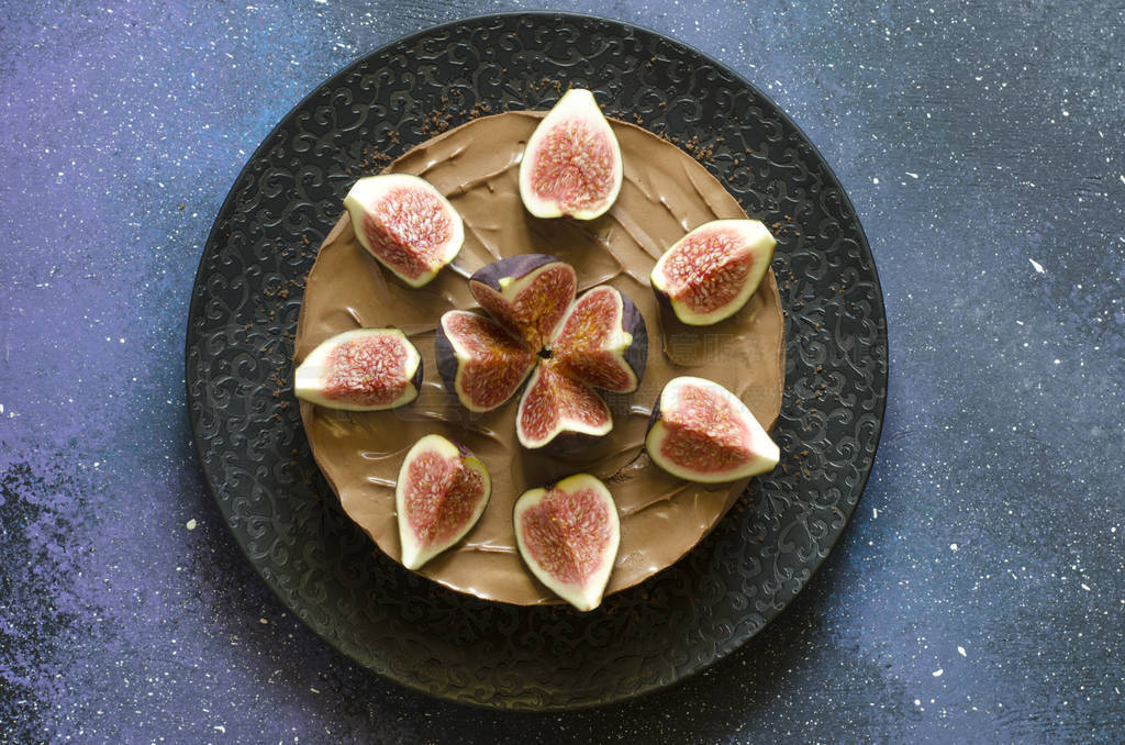 Chocolate Cheesecake with Marshmallows and Fresh Figs