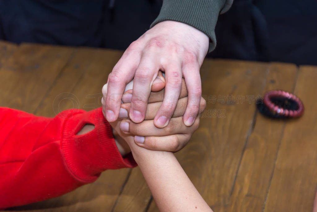 Hands prepared for arm wrestling.