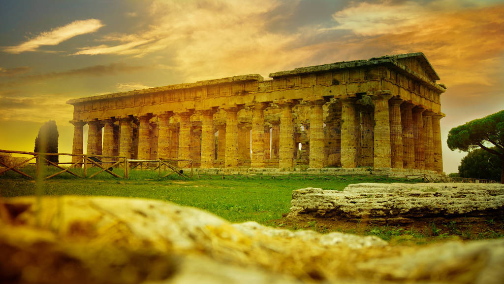  Paestum ַ