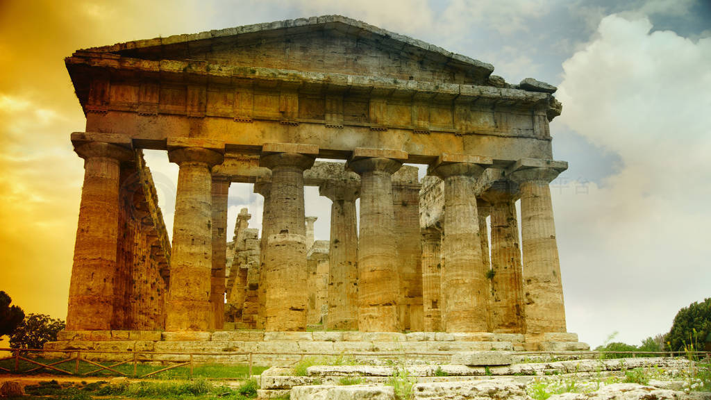  Paestum ַ