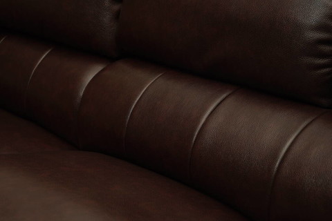 深棕色皮革沙发，特写细节。家具展厅摄影