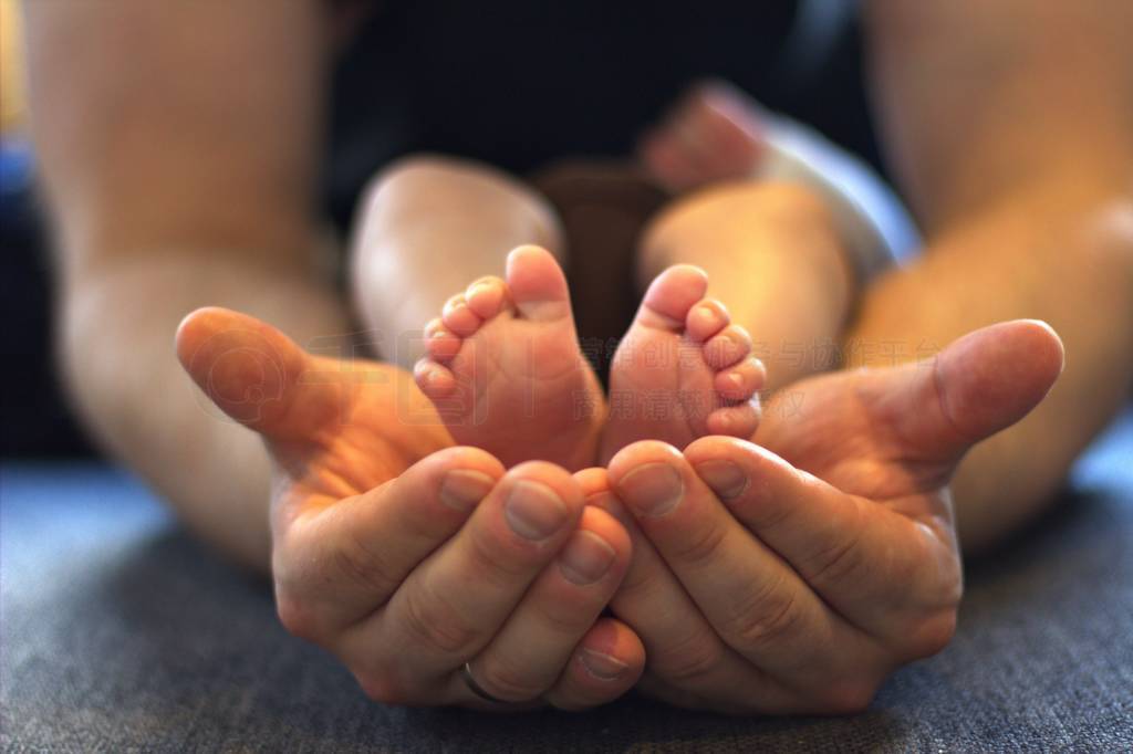 las manos y los pies del beb