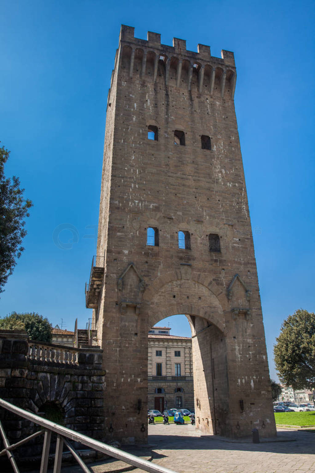 ʥ֮Tower of San Niccolo1324һţΪλڷ㳡Piazz