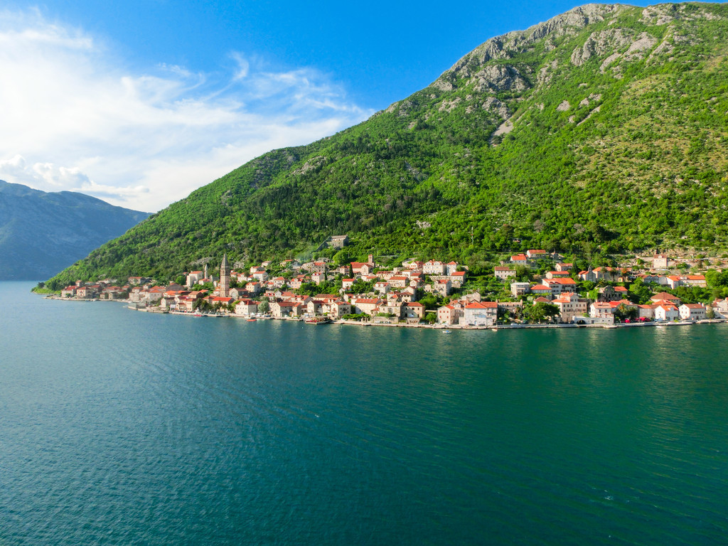 ׯ Perast Ժ Boka жںɽ