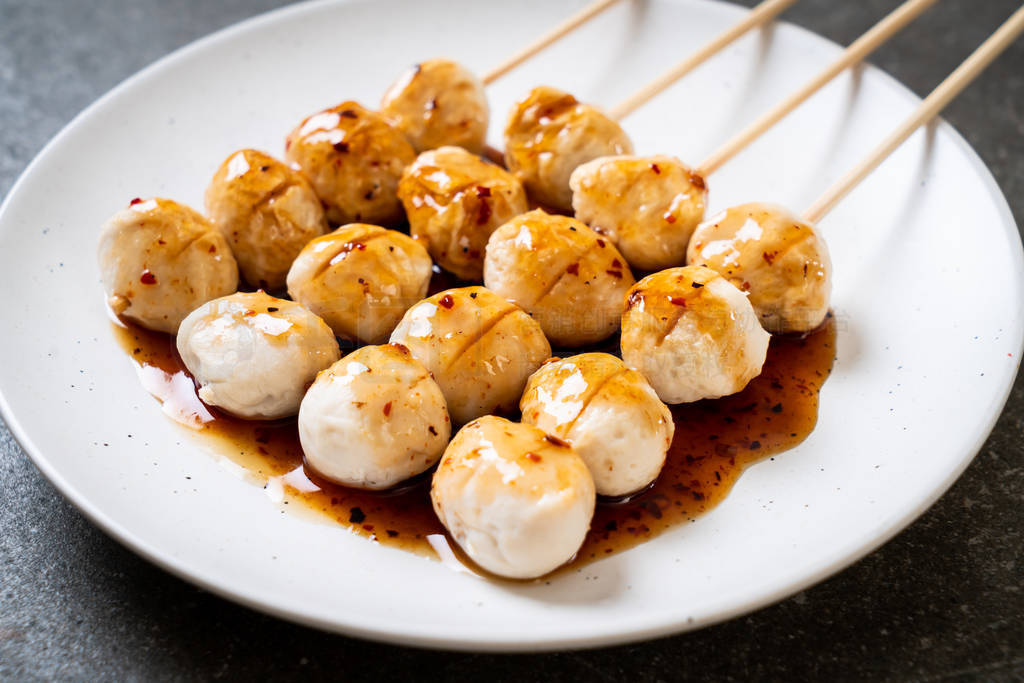 grilled pork meatballs with sweet chili sauce