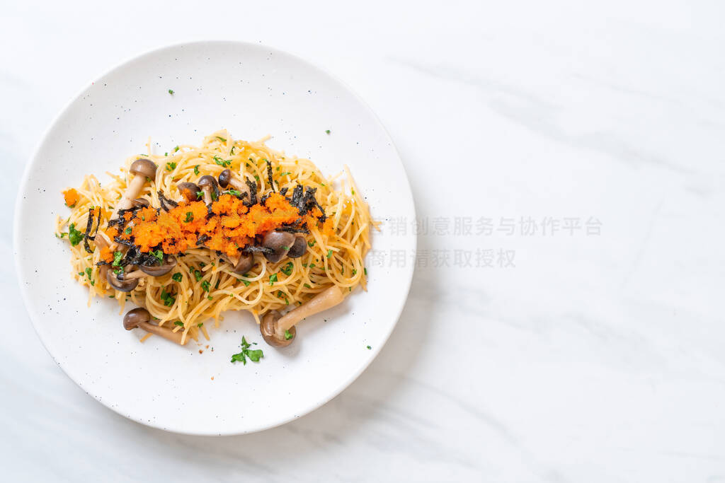 spaghetti with mushrooms, shrimp egg and seaweed