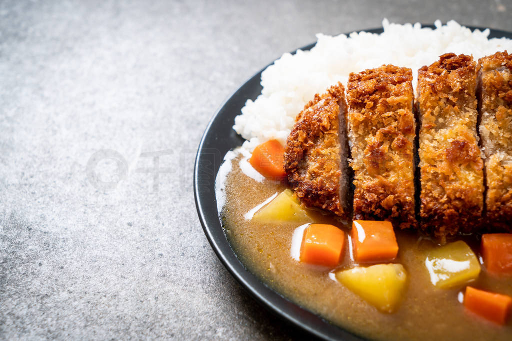Crispy fried pork cutlet with curry and rice