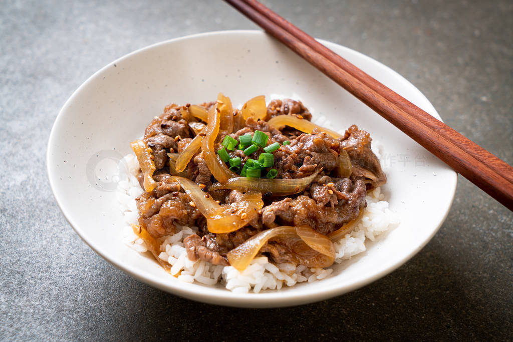 beef sliced on topped rice (GYUU-DON)