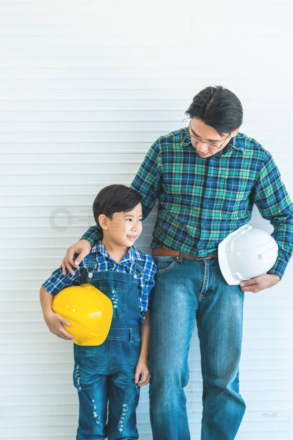 Builder father is Stading next to his son for family connection